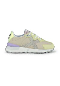 Zapatillas ligeras de color beige y verde pastel con acentos de malla, cuello acolchado, detalle en el talón morado y cordones blancos. Suela de goma.