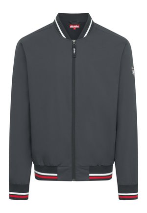 Grå bomberjakke med lynlås foran, ribbet krave og stribede manchetter i rød, hvid og sort. Har logo-patch på ærmet.