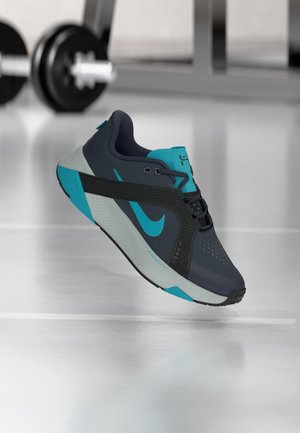 Nike Performance, HYBRID RN - Тренировъчна обувка - gridiron/dusty cactus/black/light silver-coloured