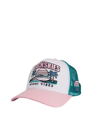 Biała i różowa czapka baseballowa z zieloną siateczkową tylną częścią, z napisem "BLACKSKIES MIAMI VIBES" i haftem przedstawiającym zachód słońca z palmą na przodzie.