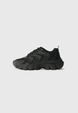 Trainers - black