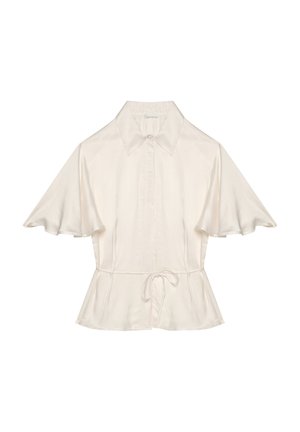 Kremowa bluzka z satyny, z zapięciem na guziki z przodu, krótkimi falbankowymi rękawami, talią peplum i wiązaniem u dołu.