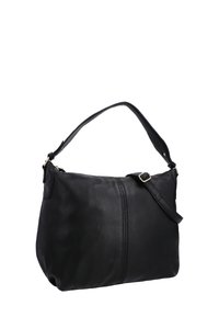 Borsa a mano in pelle nera con una texture morbida, tracolla singola e chiusura con zip. Presenta una cucitura centrale e dettagli in metallo dorato.
