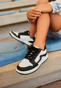 Next Sneaker low - white  black
