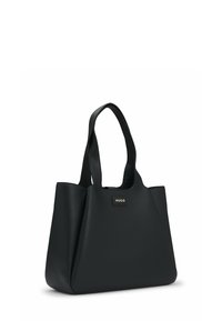 Sort lædertaske med tekstureret overflade, struktureret form og to håndtag. Har et fremtrædende logo på forsiden.