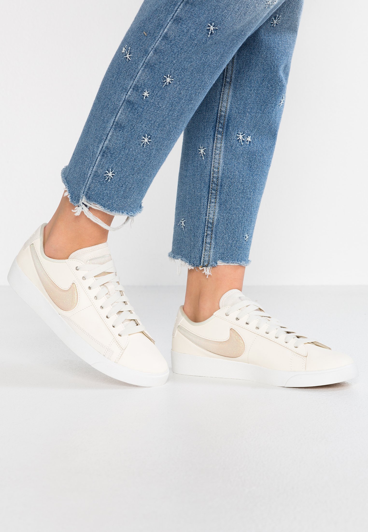nike blazer low pale ivory