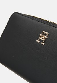 Tommy Hilfiger CHIC - Peňaženka - black