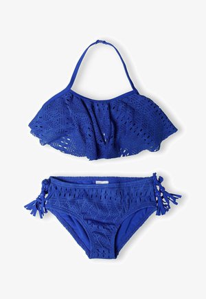 Blauwe gehaakte bikini set met een ruffled top en patroon-botten met strikaccenten. Gemaakt van zachte, rekbare stof voor comfort.