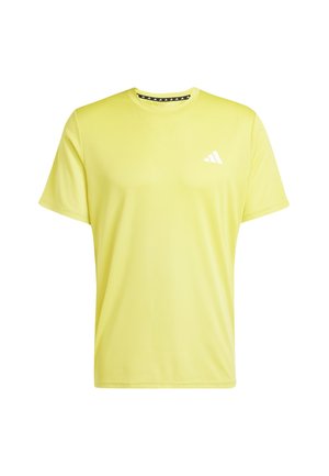 Camiseta deportiva amarilla de manga corta, cuello redondo y detalle de logo en blanco. Textura suave, material transpirable y un ajuste cómodo.