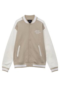 Veste universitaire beige et blanche avec boutons-pression, col et poignets côtelés, deux poches avant, et texte blanc sur la poitrine indiquant "Pull & Bear Esthetic Designs".