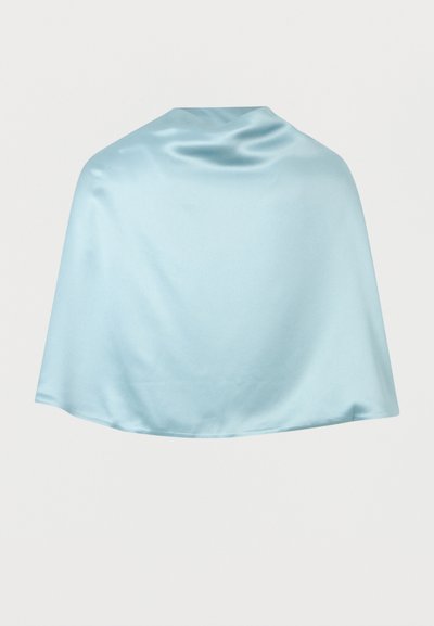 Γαλάζιο σατέν κάπα με ομαλή πτώση και γυαλιστερό φινίρισμα, παρουσιάζεται σε απλό φόντο.