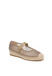 Scarpa espadrilles beige con tomaia in rete, punta arrotondata e cinturino alla caviglia con fibbia dorata. Tacco a zeppa con decorazione in juta intrecciata.