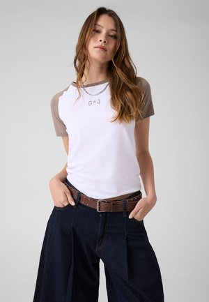 Guess COLORBLOCK-T-SHIRT - T-shirt imprimé - mehrfarbig weiß