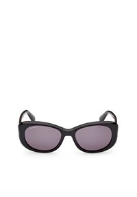 Sorte rektangulære solbriller med mørke tonede glas og buede arme, vist mod en hvid baggrund.