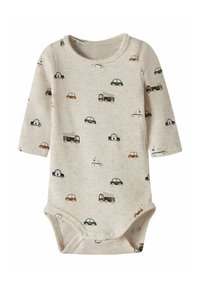 Babybody met lange mouwen in lichtbeige, met een geribbelde structuur en verspreide auto-illustraties in groen, bruin en marineblauw. Drukknopen aan de onderkant.