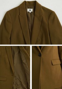 Hnědý sáčko na míru s klopovým límcem, jednok buttonovým zapínáním a dvěma předními kapsami. Interiér podšitý hladkým, ladícím materiálem.