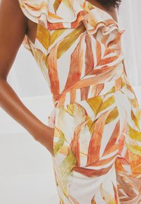 Next ONE SHOULDER RUFFLE - Kezeslábas - white pink floral