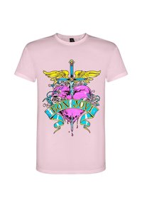 Jasnoróżowa koszulka T-shirt z kolorowym graficznym wzorem przedstawiającym miecz z skrzydłami, serce, róże oraz napis "BON JOVI" na niebieskiej wstędze.