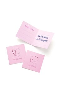 Rozā paldies kartītes ar tauriņa logo. Iekšējais teksts: "DANKE SAGEN:" ar līnijām vārdu rakstīšanai. Teksts zilā tintē.