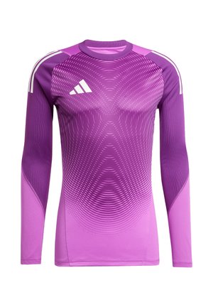 Langärmliges Sportshirt in einem gradienten Lila mit einem strukturierten Wellenmuster, das drei weiße Streifen auf den Schultern und einen runden Ausschnitt hat.