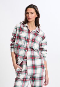 - Koszulka do spania