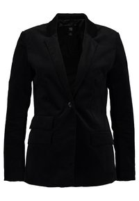 Czarna, jednorzędowa marynarka z klapami, z dwoma kieszeniami na klapie i długimi rękawami, prezentowana frontalnie na białym tle.