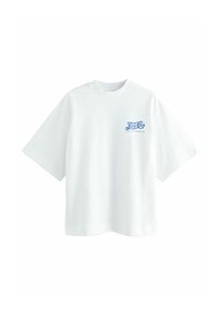 T-shirt en coton blanc au fit classique, avec des manches courtes et un col rond. Affiche le logo bleu "Pepsi Cola" sur la poitrine gauche.