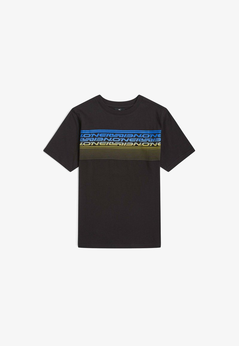 T-shirt en coton noir avec un motif horizontal à rayures bleues et jaunes et texte répété. Manches courtes et col rond.