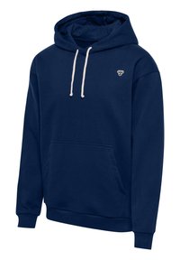 Mörkblå hoodie i bomullsblandning med framficka, dragsko i huvan och en liten logotyp på bröstet. Ribbstickade ärmmuddar och midja.