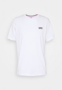 Vit bomullströja med rund hals, korta ärmar och en liten blå och röd "TOMMY JEANS"-logga på vänster bröst.