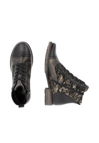 Bottines en cuir noir avec un panneau latéral texturé présentant un motif, bout rond, laçage à l'avant et un petit talon épais.