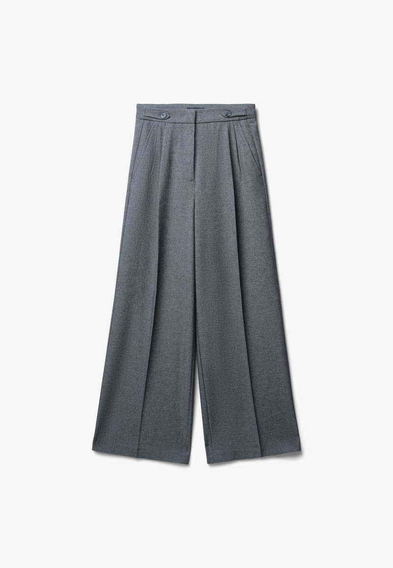 Pantaloni larghi grigi con pieghe, realizzati in un tessuto strutturato, con doppio bottone in vita e un design sartoriale.
