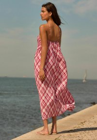 Next REGULAR FIT-HALTER NECK - Maksimekko - red white