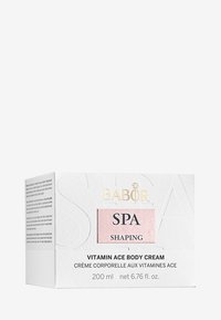 Babor Vitamin ACE Body Cream, 200 ml. Valkoinen laatikko, jossa on vaaleanpunainen etiketti, syväpainettu "SPA" ja kultainen logo. Sulava koostumus, tyylikäs muotoilu.