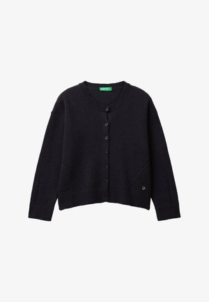 Námorně modrý pletený cardigan s kulatým výstřihem, šesti knoflíkovým zapínáním, ribbovaným lemem, rukávy s pokleslou linií a malou logovou ozdobou.