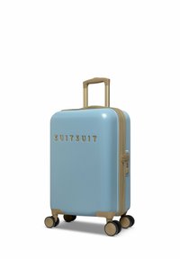 Harde koffer in lichtblauw met gouden accenten, een uitschuifbare handgreep en vier draaiwielen. Voorzien van een helder logo aan de voorkant.