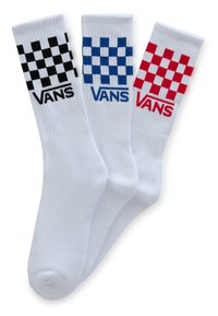 Trzy pary białych skarpetek z wzorem w kratkę w kolorach niebieskim, czerwonym i czarnym. Każda ma wyhaftowane logo Vans na górze.