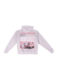 Weißes Hoodie mit einem grafischen Druck auf dem Rücken, der ein Auto und pinke Schrift zeigt. Das Material scheint weich zu sein; das Design beinhaltet eine Kapuze mit Kordelzug.