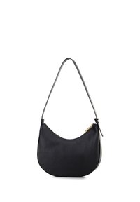 Bolso de hombro de cuero negro con forma semicircular, que presenta un detalle de cremallera dorada y una correa delgada para el hombro. Superficie texturizada.