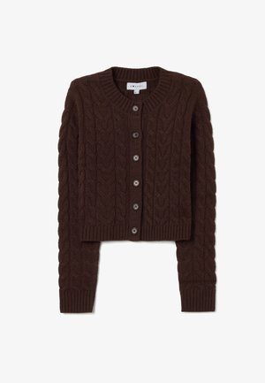 Cardigan marrone lavorato a maglia con motivo a treccia, scollo rotondo e sei bottoni, con polsini e orlo a coste.