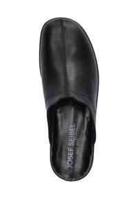 Svart läder slip-on sko med rund tå, slät yta, minimala sömmar och platt sula. Logotyp tryckt på innersulan.