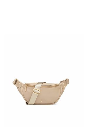 Beżowa skórzana saszetka na biodro z złotym zamkiem błyskawicznym i regulowanym beżowym paskiem ze złotą klamrą, prezentowana na białym tle.