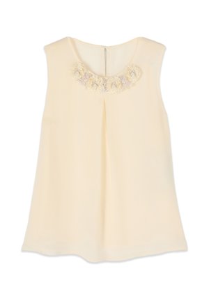 Blusa senza maniche color crema con scollo rotondo, piega frontale e fiori di tessuto decorativi lungo il colletto.