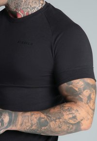 SIKSILK SMART czarny