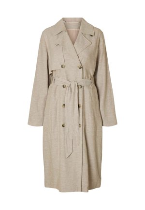 Beige trenssipakki valmistettu teksturoidusta kankaasta, jossa on kaksirivinen etuosa, vyötärölle solmittava vyö, pitkät hihat ja kaksi etutaskua.