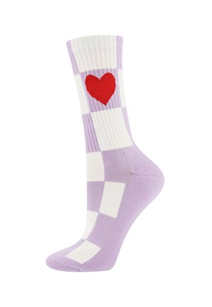 Lila-weiß kariertes Socke mit einem roten Herz am oberen Teil, die Rippenstruktur und Fersenform zeigt.