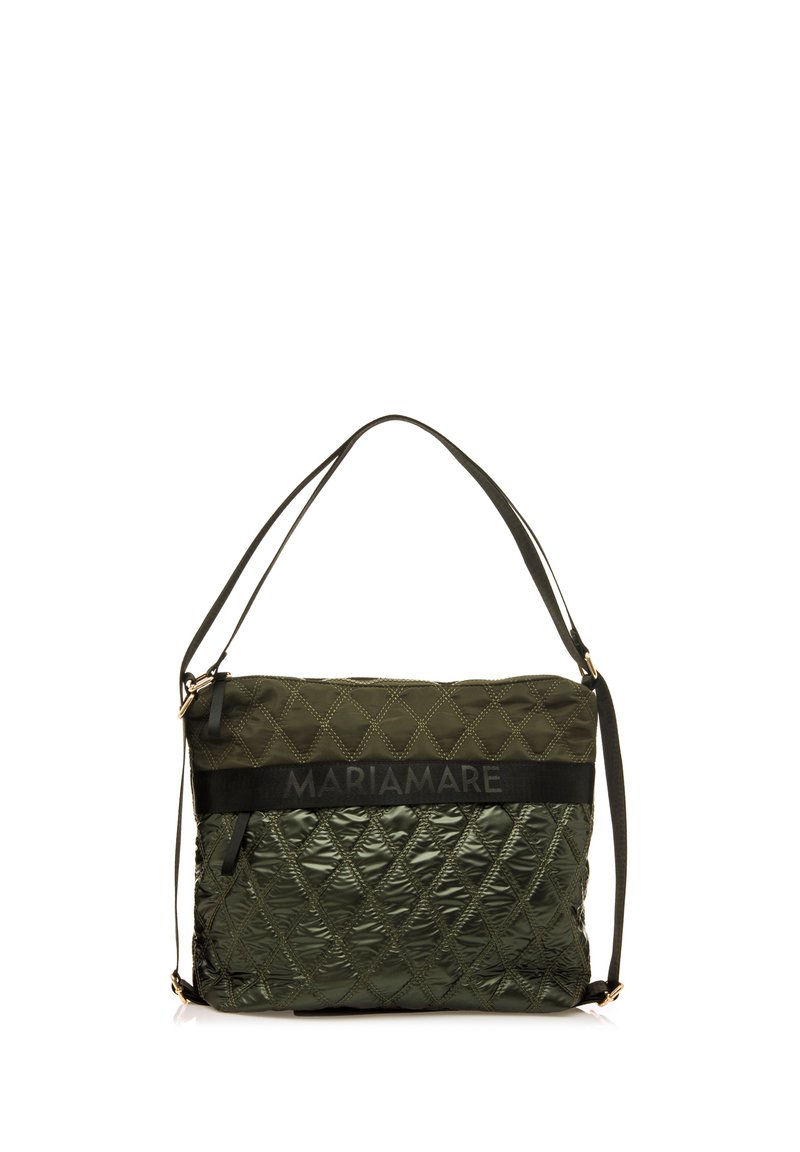 Borsa trapuntata verde oliva con una fascia nera con logo. Presenta una sola tracolla e una texture a motivo diamantato. Dettagli in hardware tono oro.