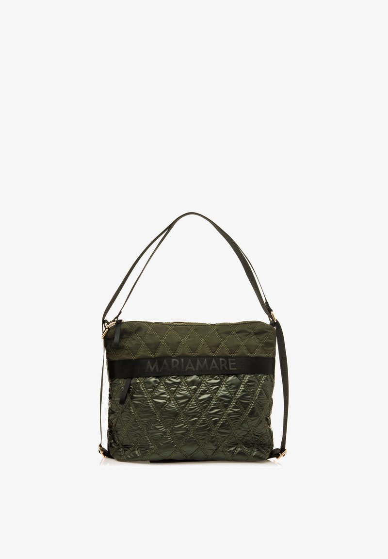 Borsa trapuntata verde oliva con una fascia nera con logo. Presenta una sola tracolla e una texture a motivo diamantato. Dettagli in hardware tono oro.