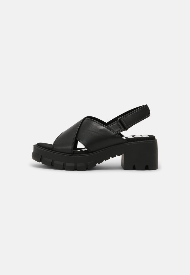 VEGAN REIKA - Sandali con plateau - black