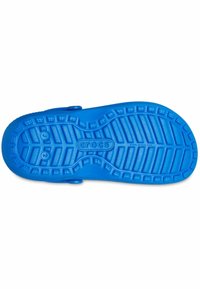 Blauer Crocs-Sohlen mit strukturiertem Traktionsmuster, zwei kreisförmigen Löchern nahe der Ferse und geprägtem Markenlogo. Hergestellt aus langlebigem synthetischem Material.